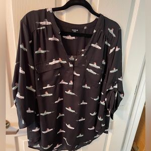 Torrid Harper dog in car Print Blouse, size 2